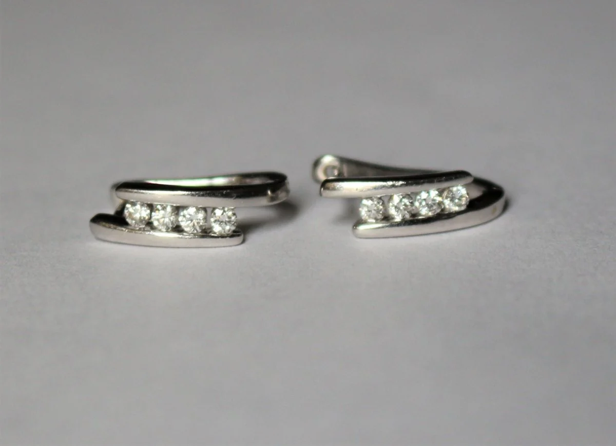 Boucles d'oreilles en or blanc et en diamants - Image 2