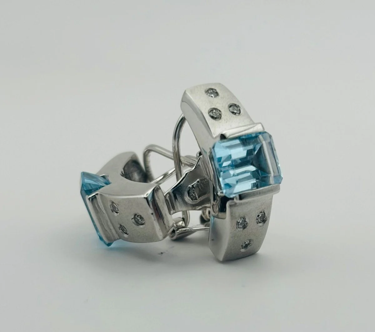 PENDIENTES EN ORO CON TOPACIO Y DIAMANTES - Image 4