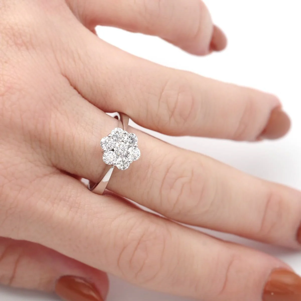 Bague Marguerite en or blanc et diamants - Image 2