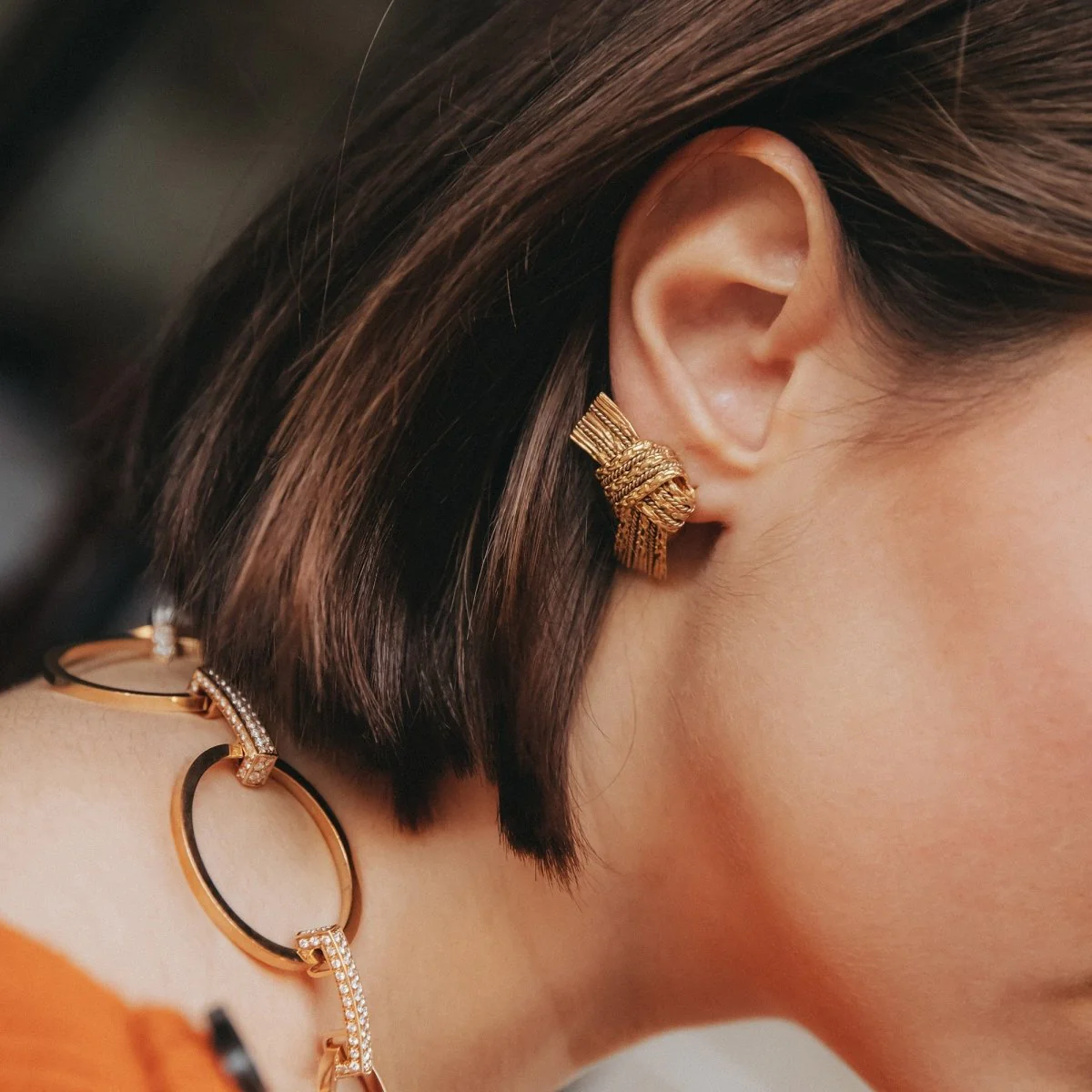 Boucles d'oreilles Clip HERMÈS "Nœud" en or jaune et or blanc - Image 2