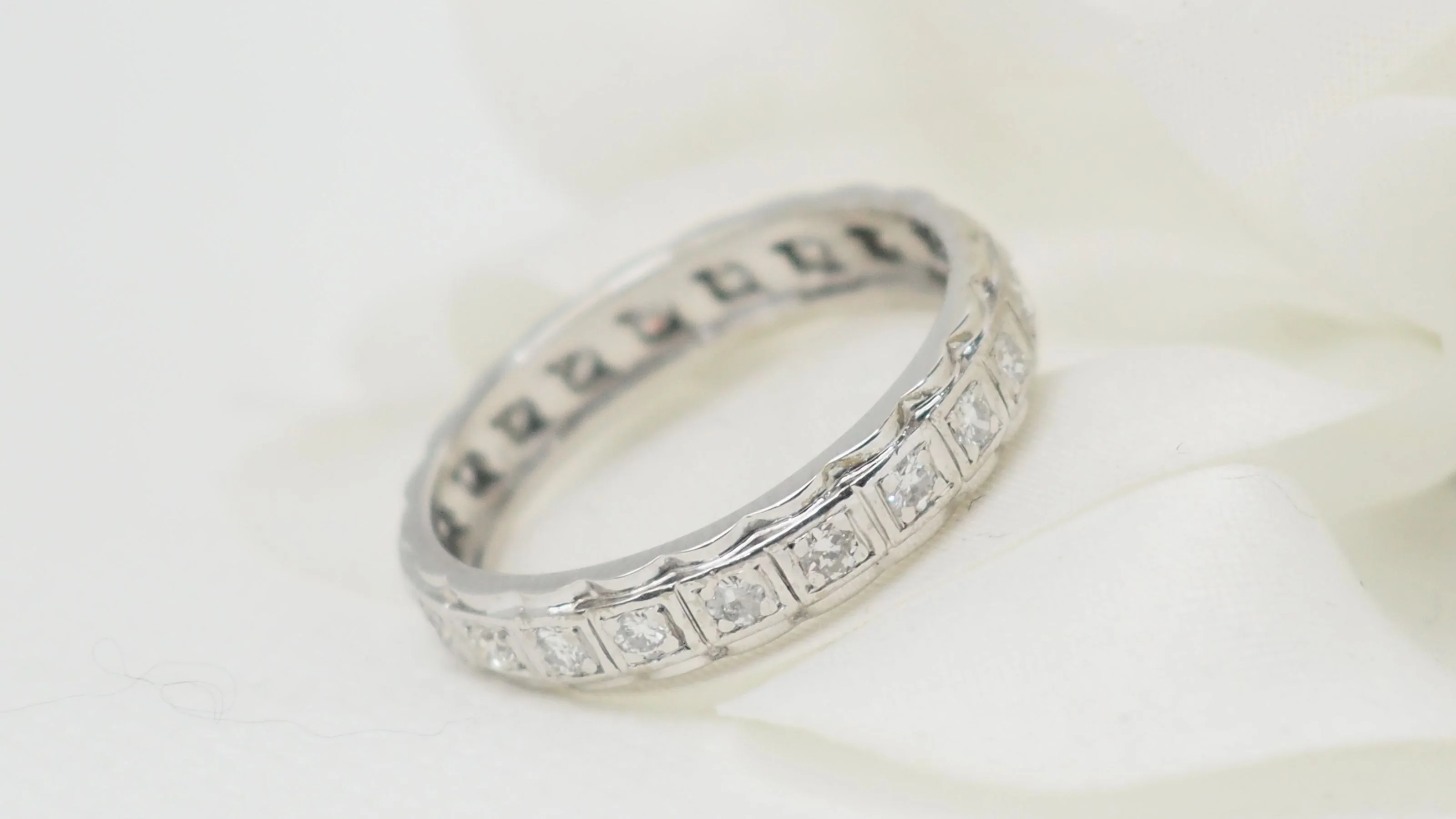 Alliance tour complet en or blanc et diamants - Image 2