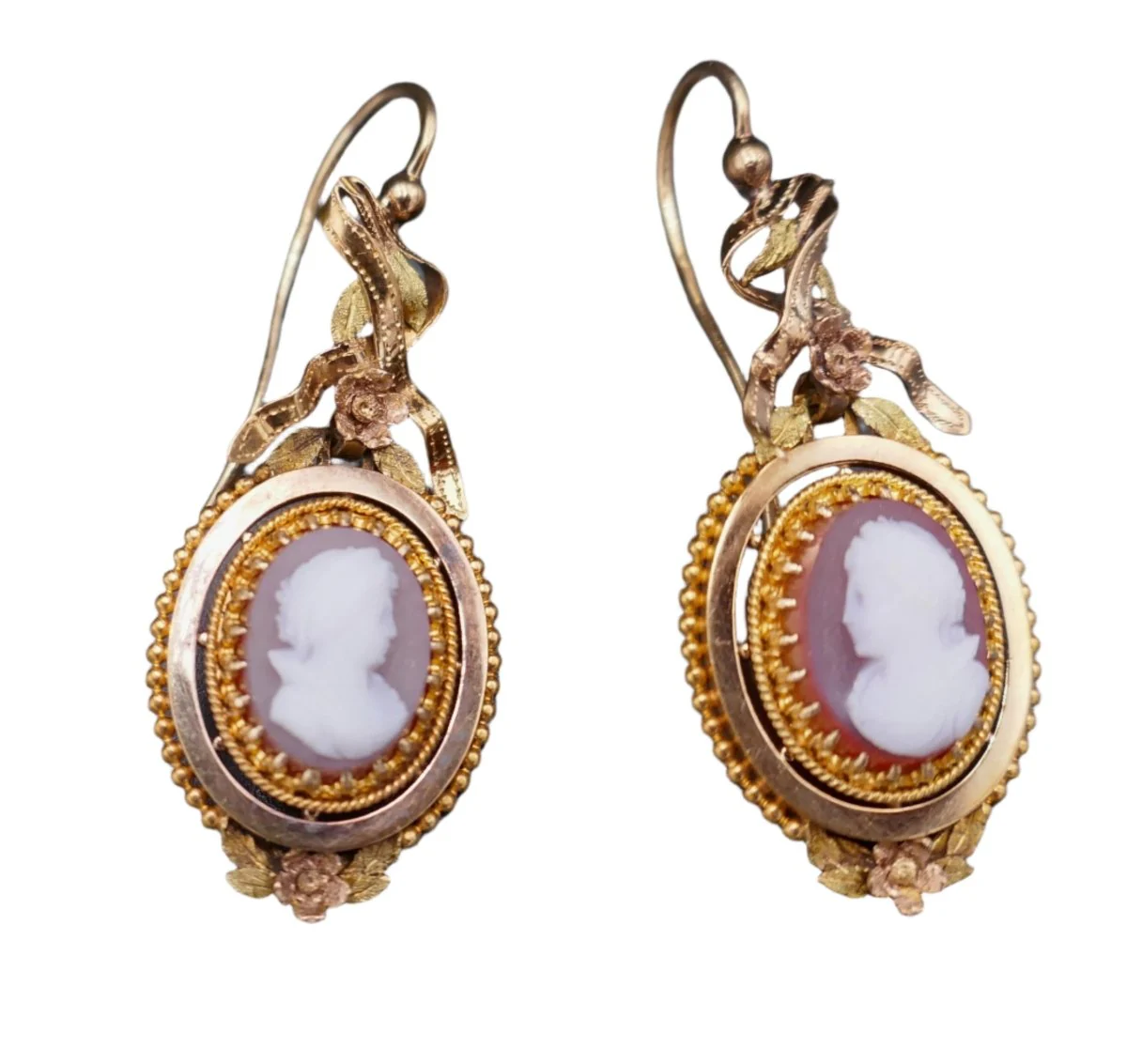 Boucles d'oreilles Pendantes en or jaune, camée et agate