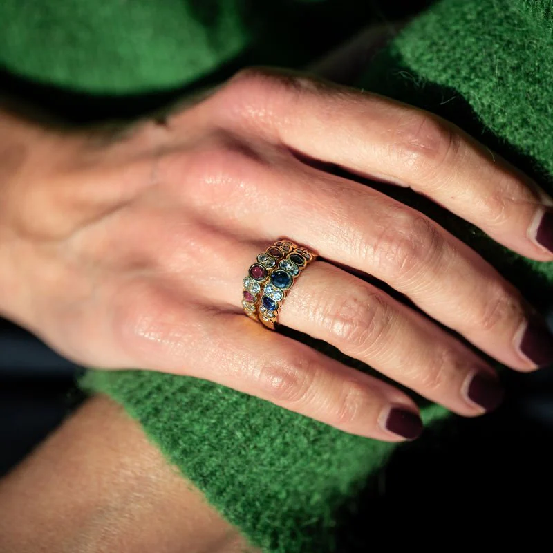 Bague VAN CLEEF & ARPELS en or jaune, saphirs et diamants - Image 4