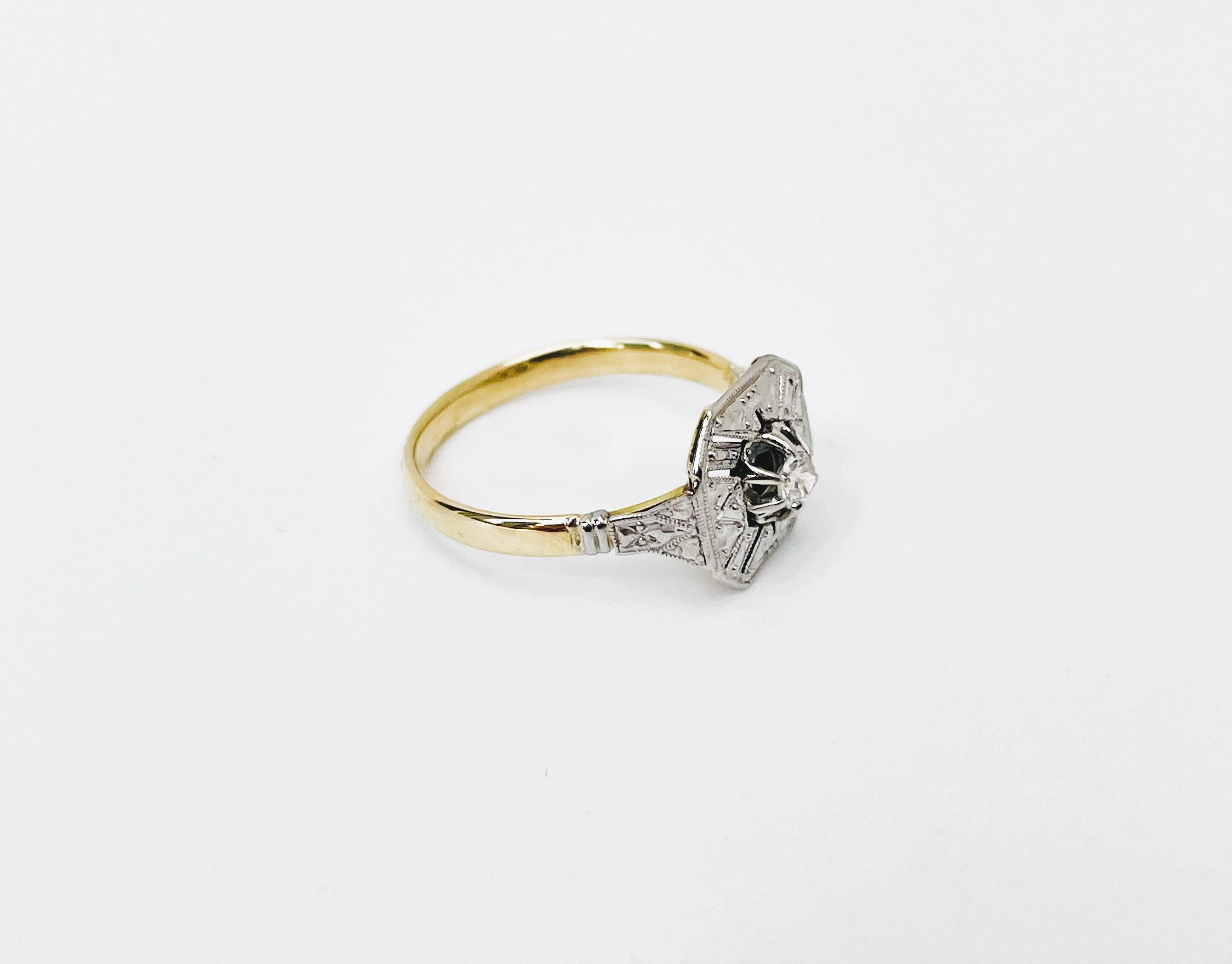Bague solitaire diamant Art Déco en or jaune et blanc - Image 5