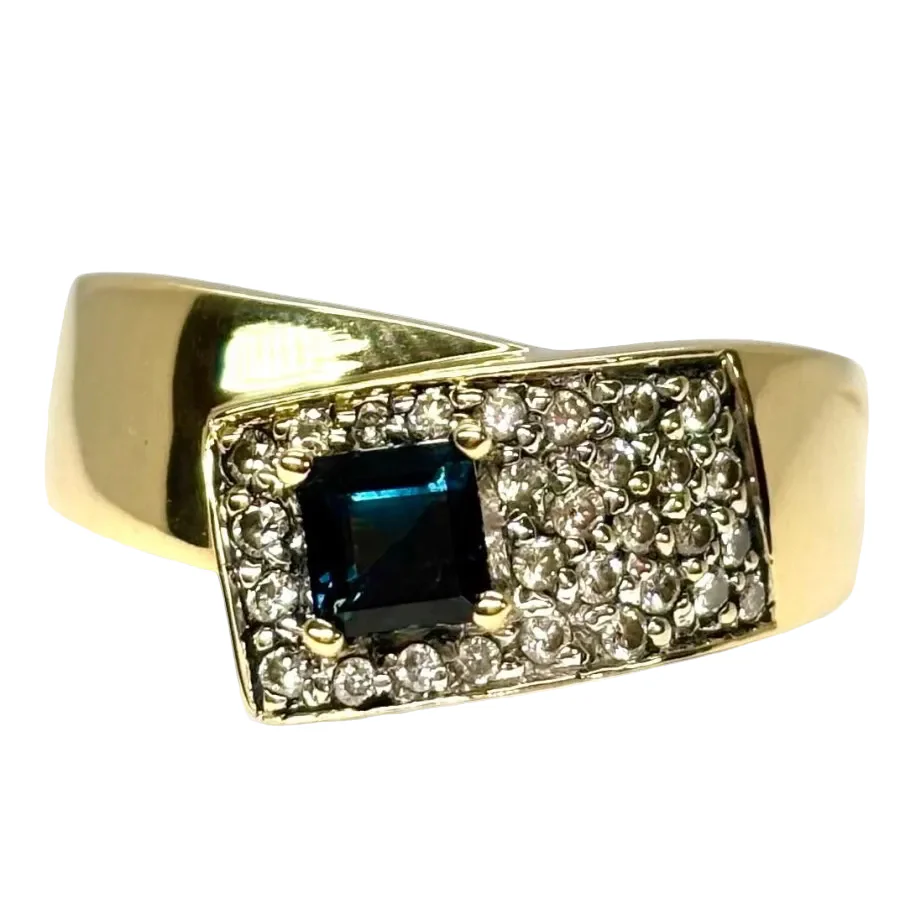 Bague en or jaune, saphir, et diamants