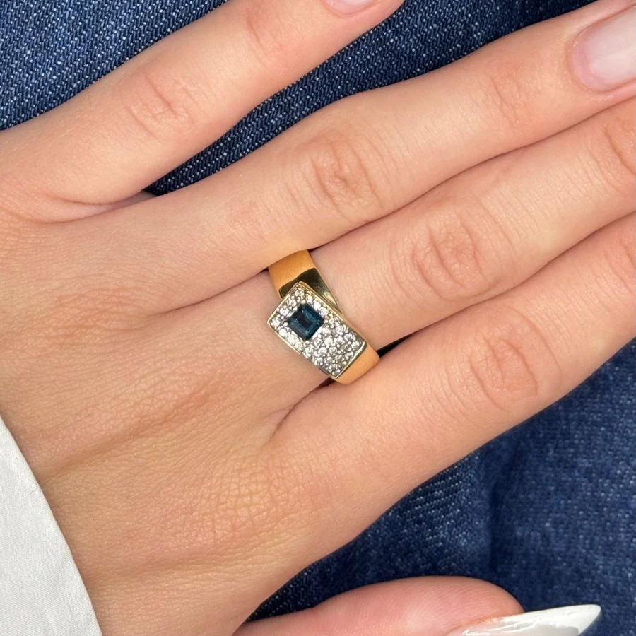 Bague en or jaune, saphir, et diamants - Image 2