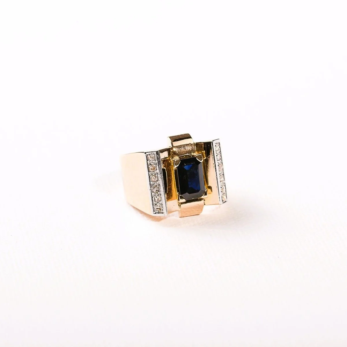 Bague Tank en or jaune, or blanc, saphir et diamants - Image 3