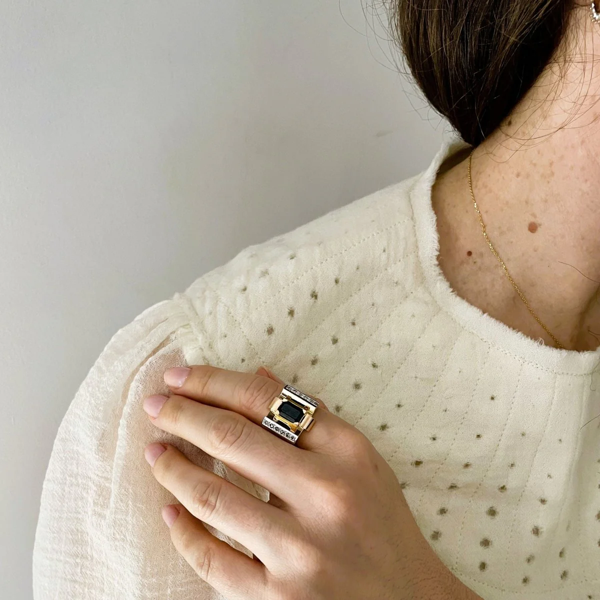 Bague Tank en or jaune, or blanc, saphir et diamants - Image 4