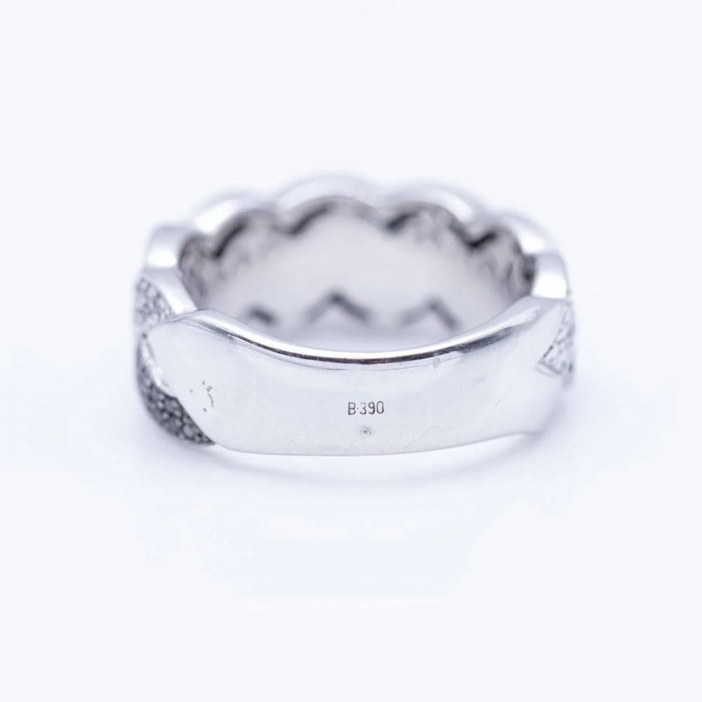Bague tressée en or blanc avec diamants blancs et noirs. - Image 3