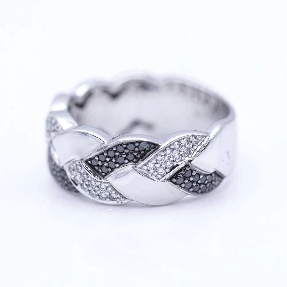 Bague tressée en or blanc avec diamants blancs et noirs. - Image 5