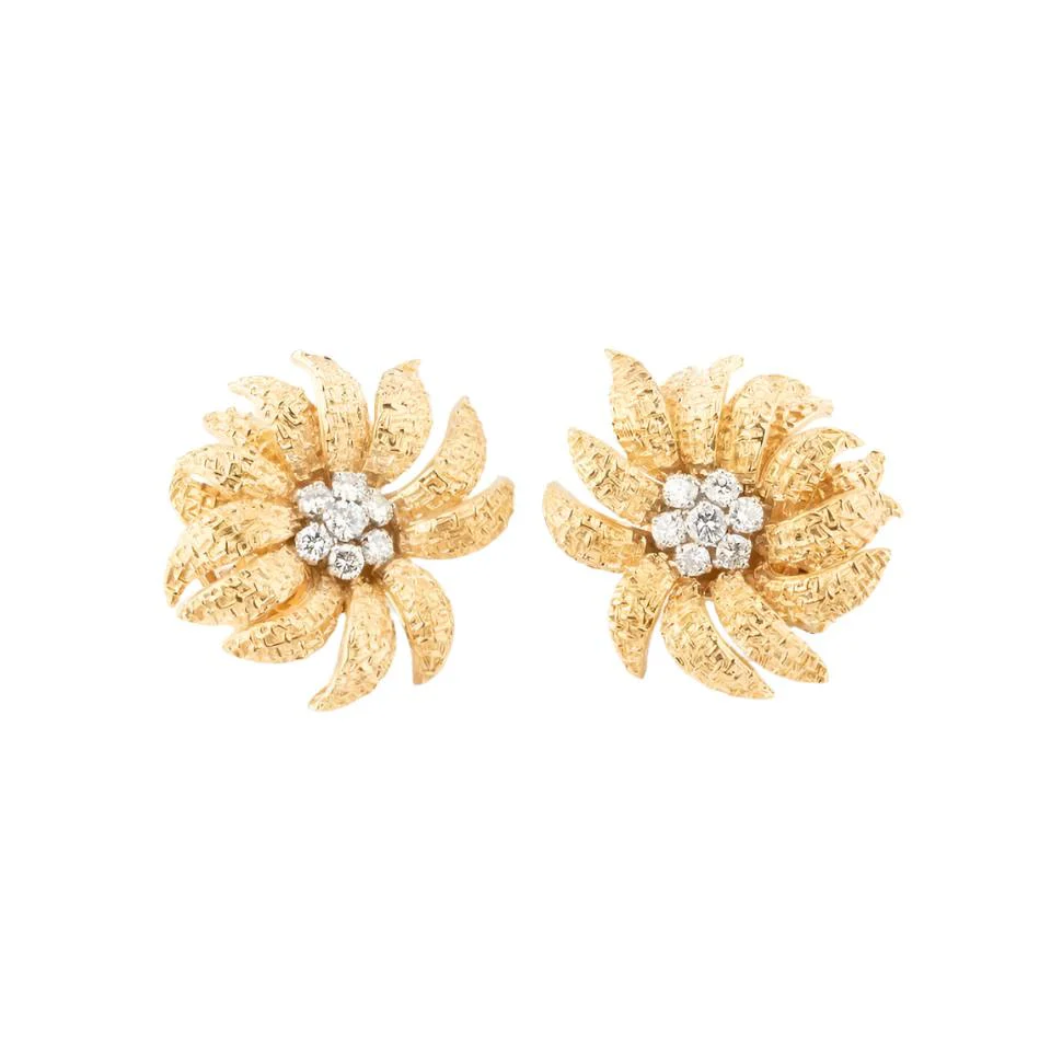 Boucles d'oreilles VAN CLEEF & ARPELS en or jaune et diamants