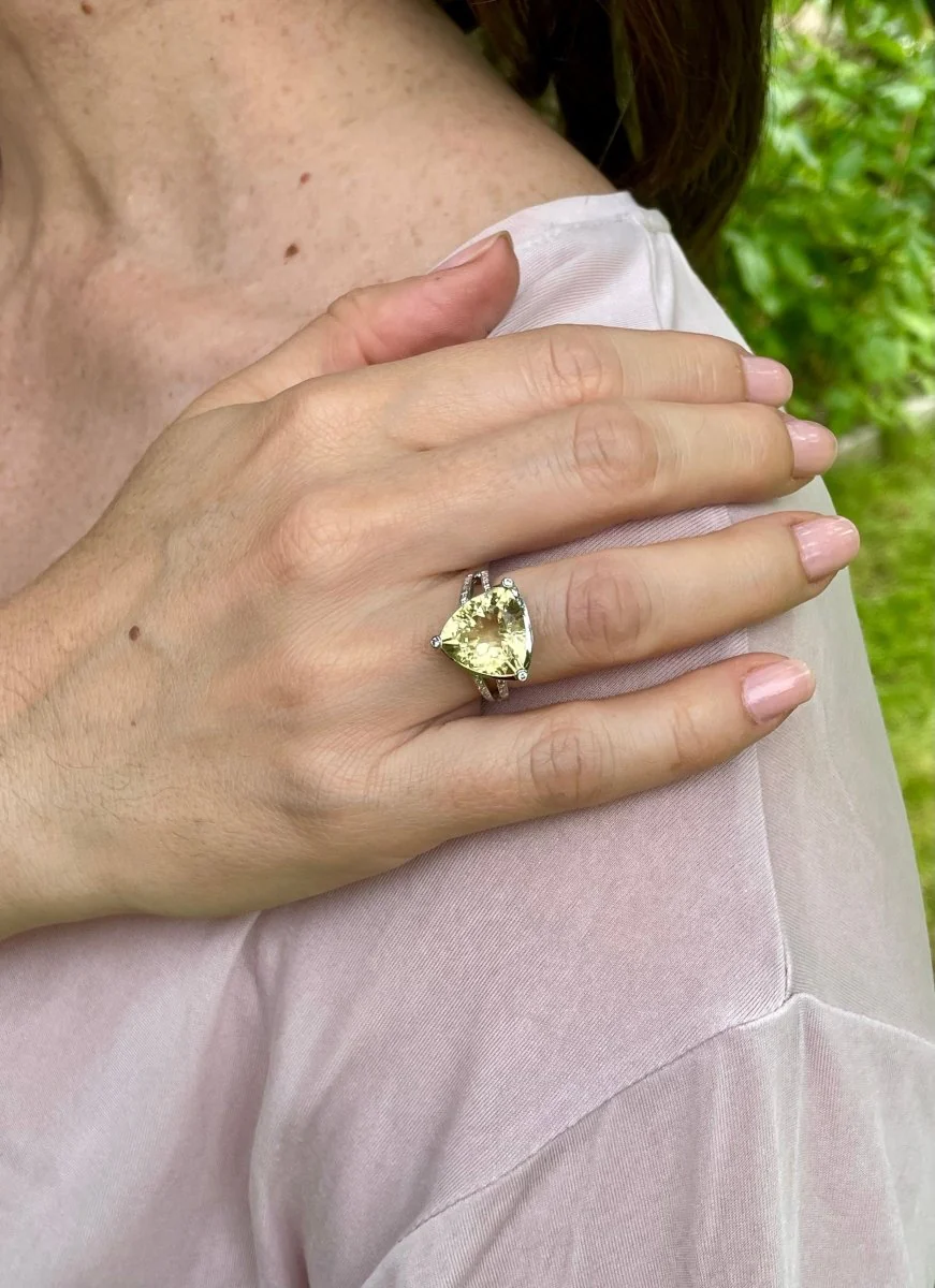 Bague Cocktail MAUBOUSSIN "Mes Couleurs à Toi", en or blanc quartz lemon et diamants - Image 4