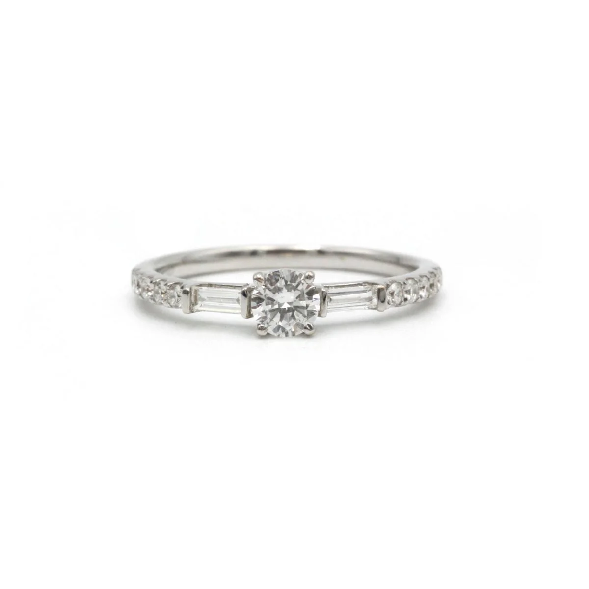 Bague en or blanc et diamants