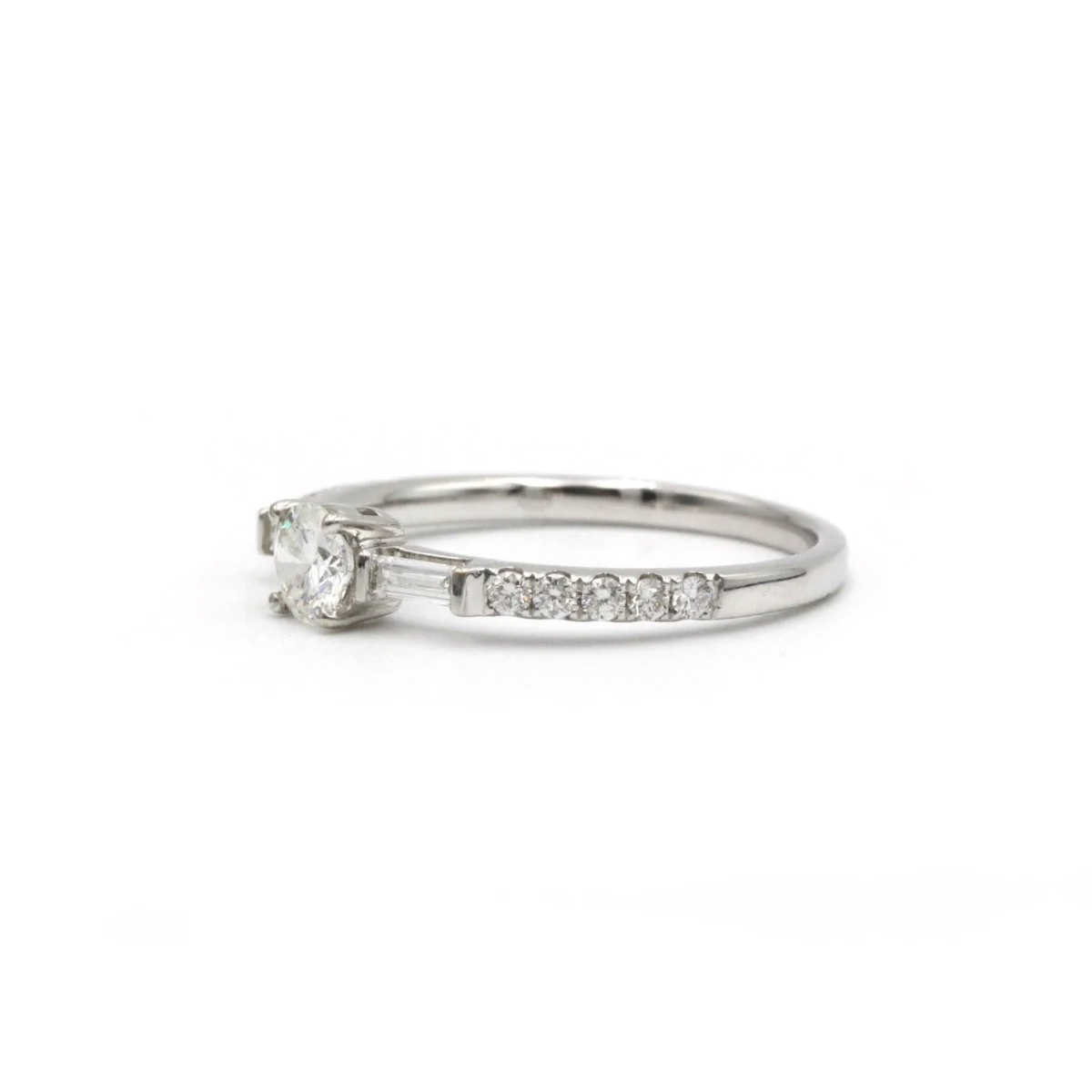 Bague en or blanc et diamants - Image 2