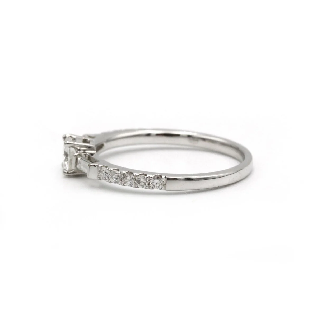 Bague en or blanc et diamants - Image 3