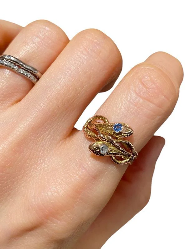 Bague ancienne à deux têtes de serpents en or rose 18k - Image 3