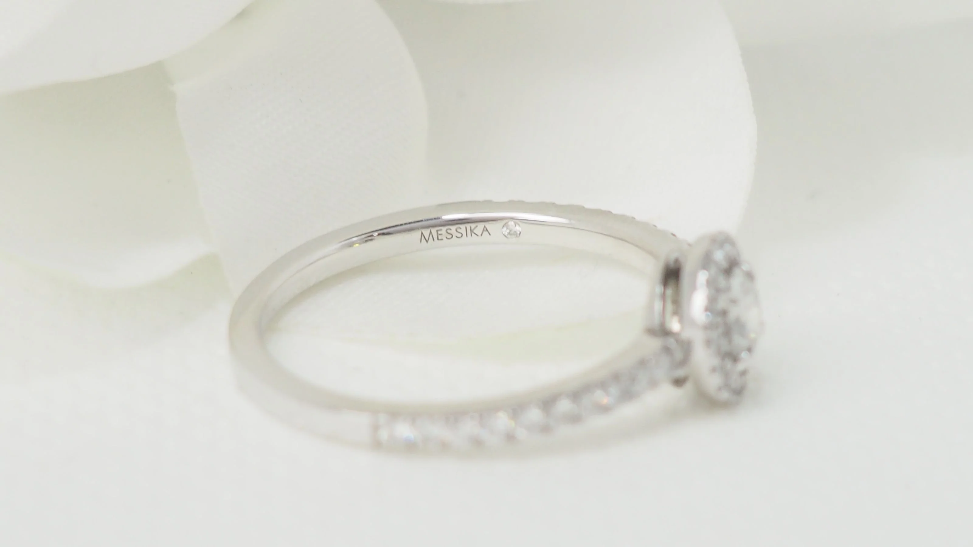 Bague solitaire Messika en or blanc et diamants - Image 5