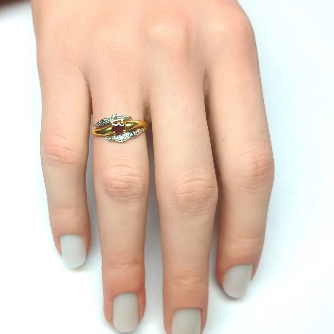 Bague en or jaune, or blanc, et rubis - Image 2