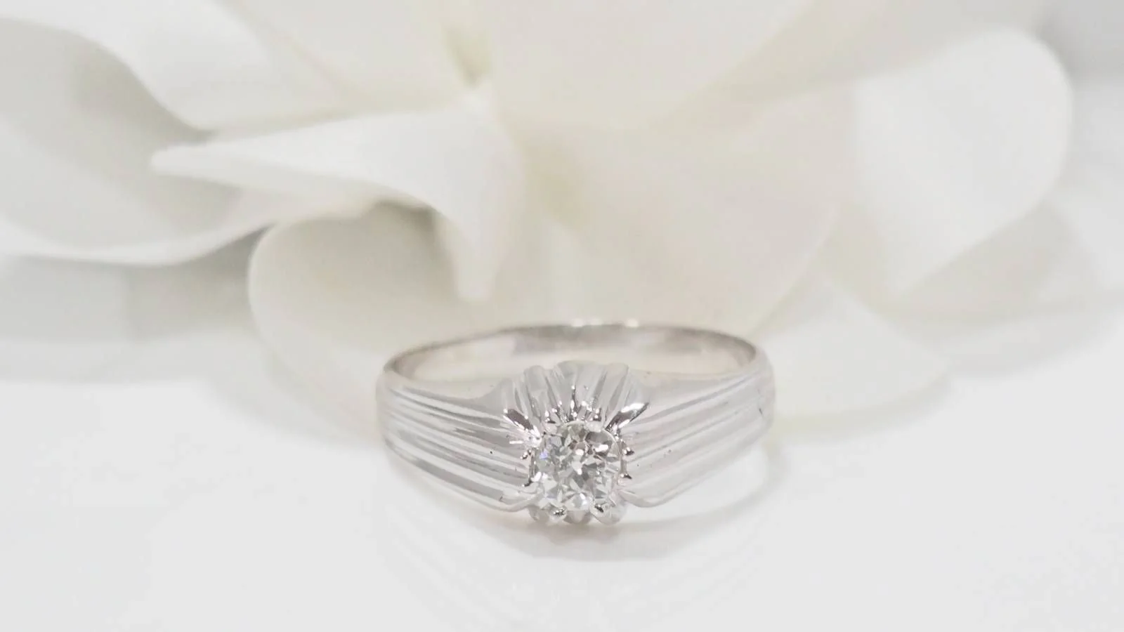 Bague solitaire en or blanc et diamant - Image 3