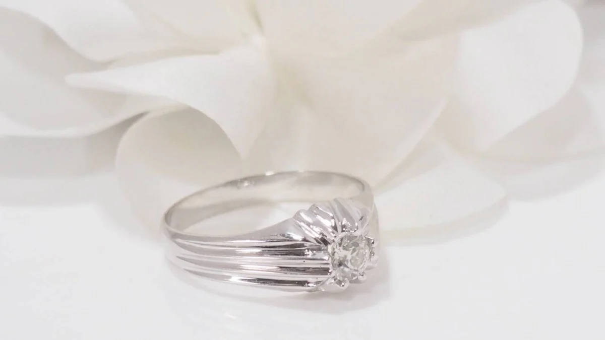 Bague solitaire en or blanc et diamant - Image 4