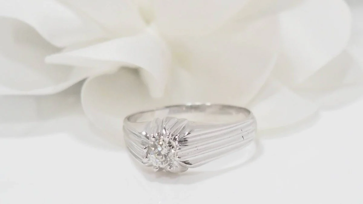 Bague solitaire en or blanc et diamant - Image 5