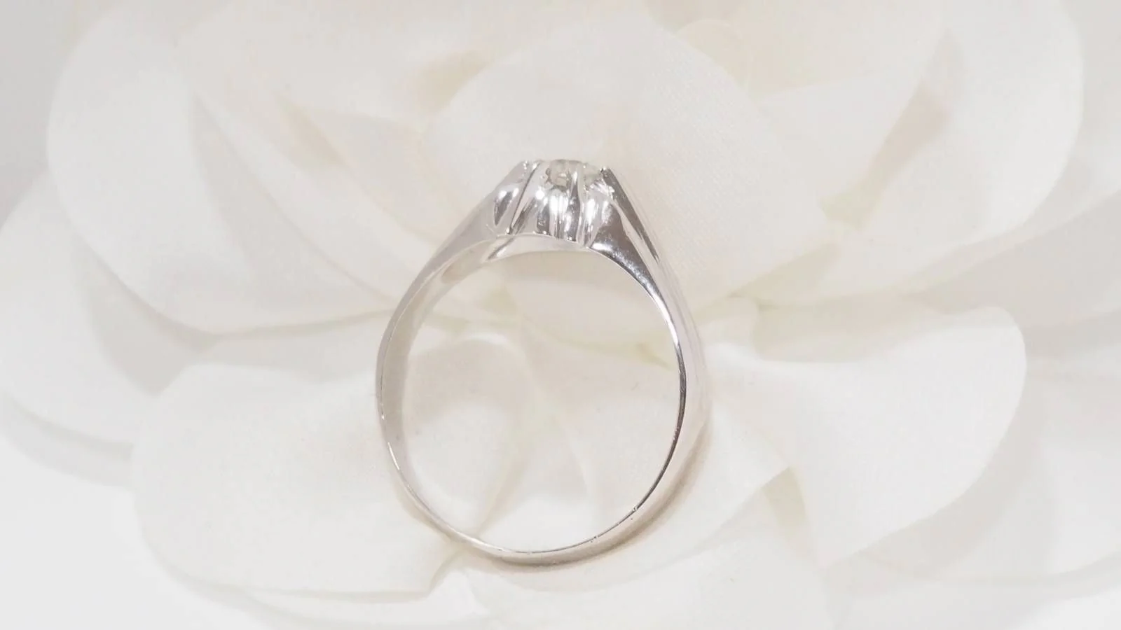 Bague solitaire en or blanc et diamant - Image 6