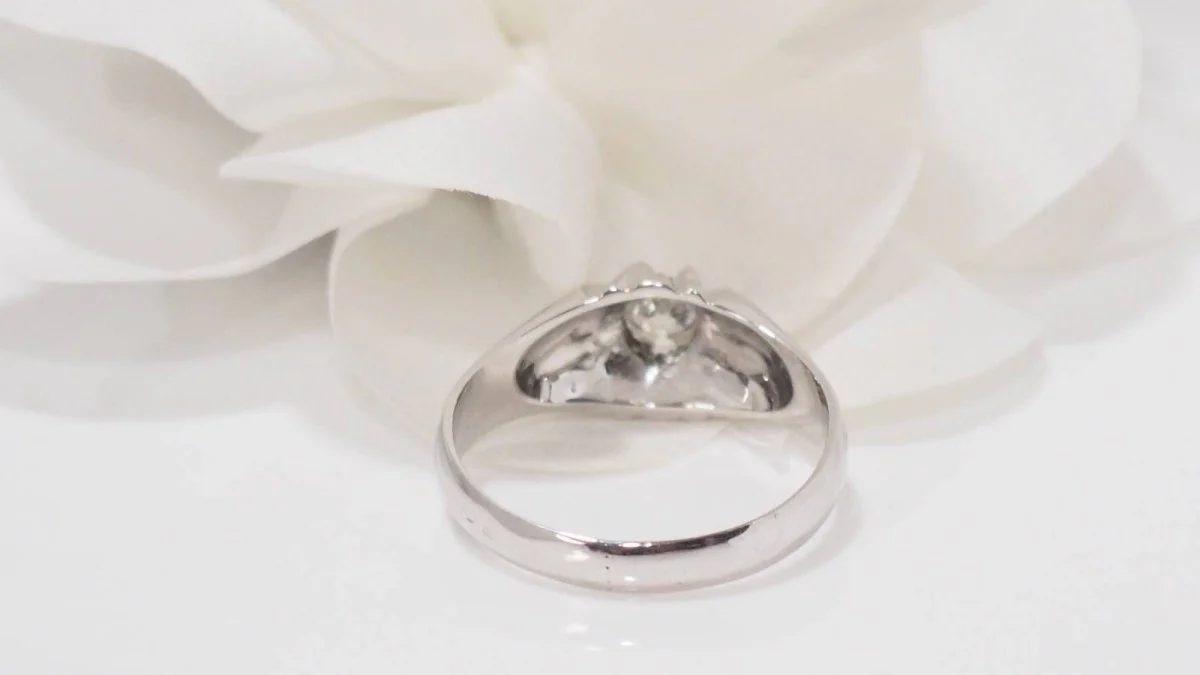 Bague solitaire en or blanc et diamant - Image 7