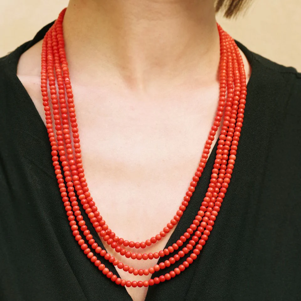 Collier Sautoir en or jaune, perles et corail - Image 2