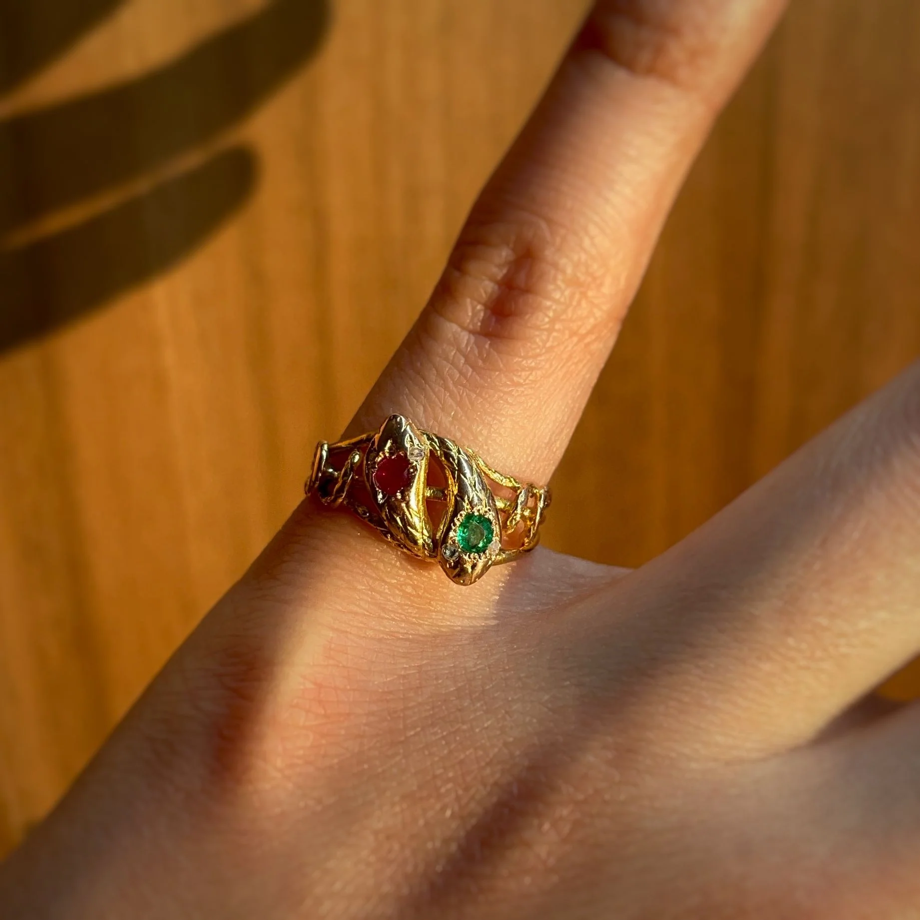 Bague Serpent - Or, Diamants, Rubis & Emeraude - Image 4