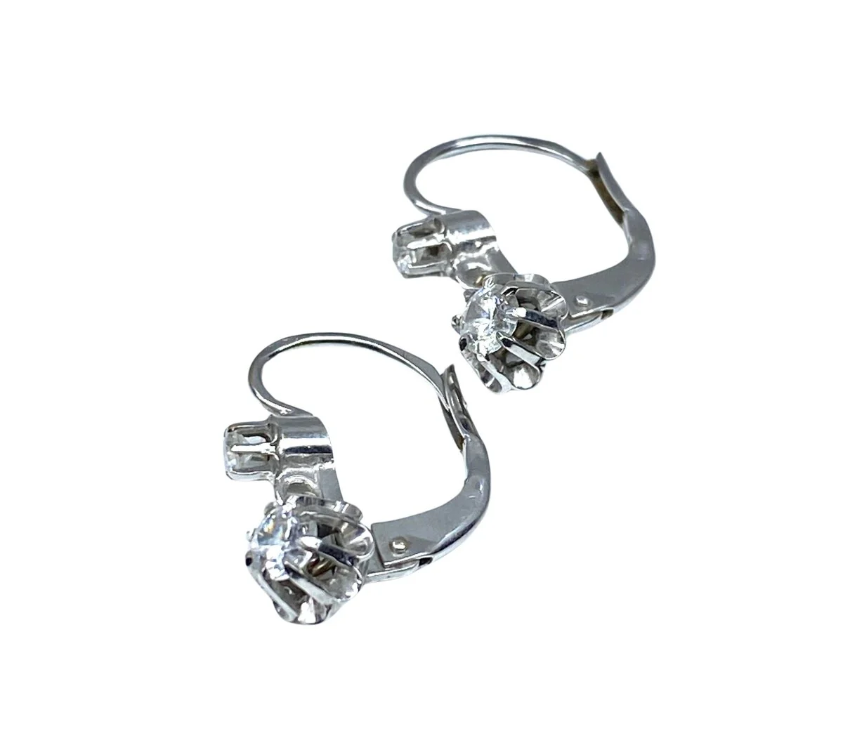 Boucles d’oreilles dormeuses en or blanc en pierres blanches - Image 2