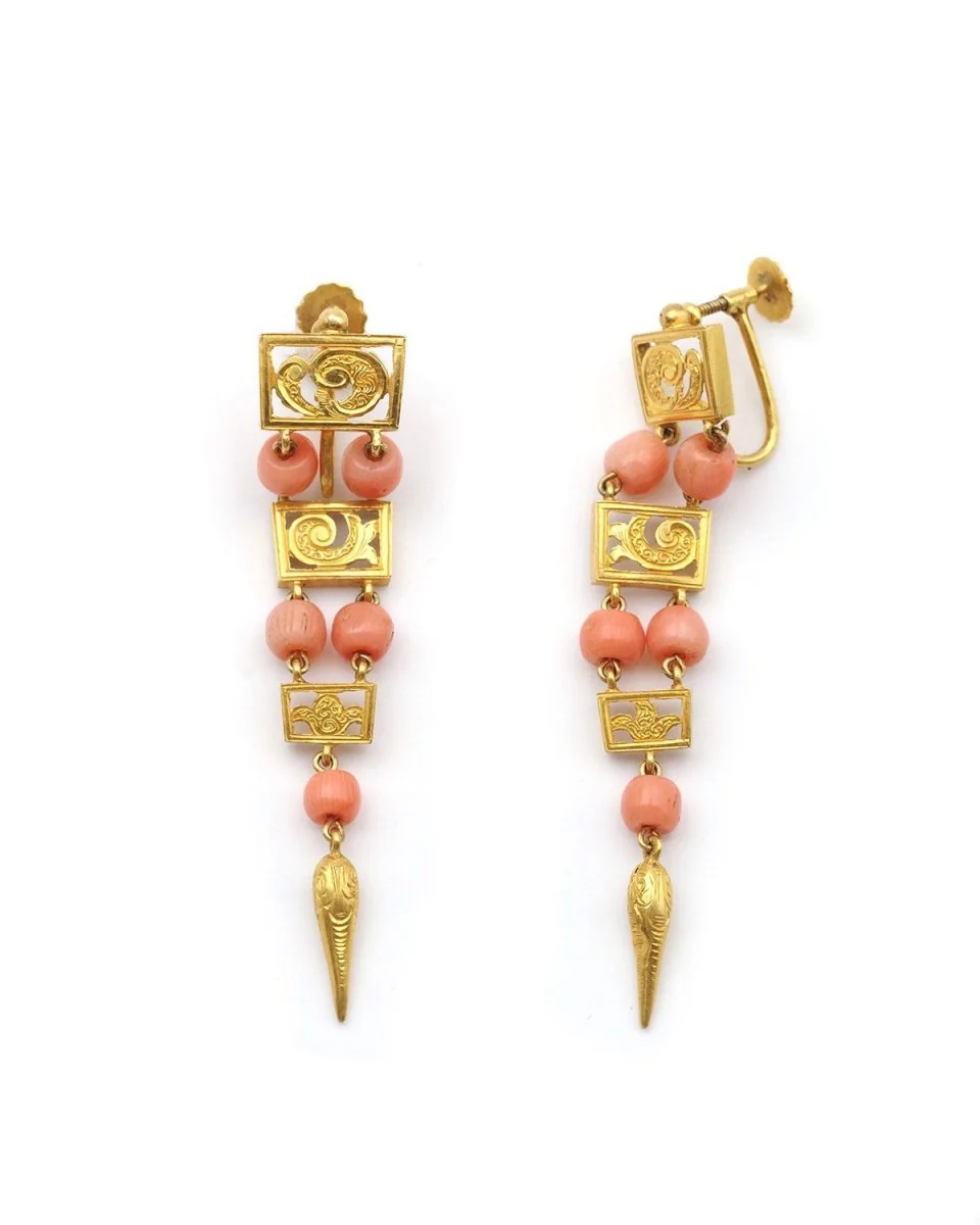 Boucles d'oreilles Pendantes en or jaune et corail - Image 3