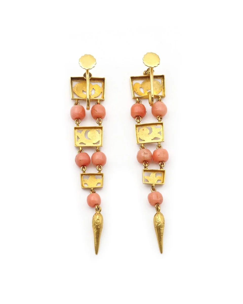 Boucles d'oreilles Pendantes en or jaune et corail - Image 4
