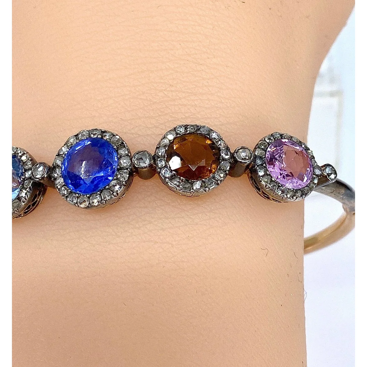 Bracelet Jonc Napoléon III en or jaune, saphir, topazes, citrine, spinelle et diamants - Image 7