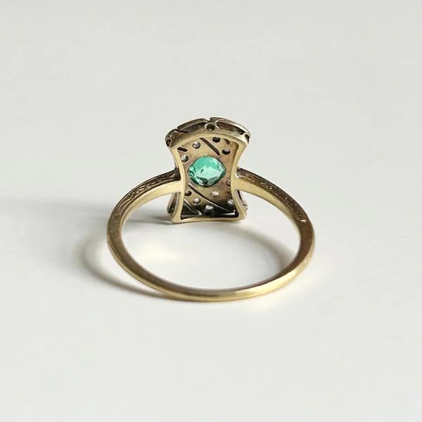 Bague ancienne en or jaune 18k et émeraude - Image 4