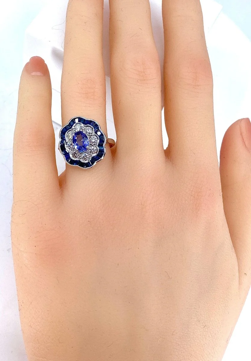 Bague marguerite en or blanc 18 carats en saphirs et diamants - Image 2