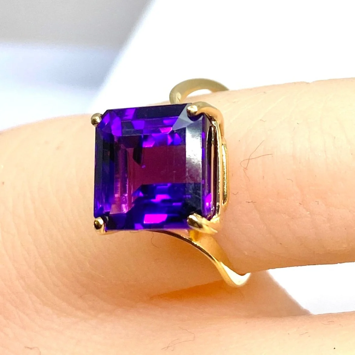 Bague Cocktail en or jaune et améthyste - Image 2