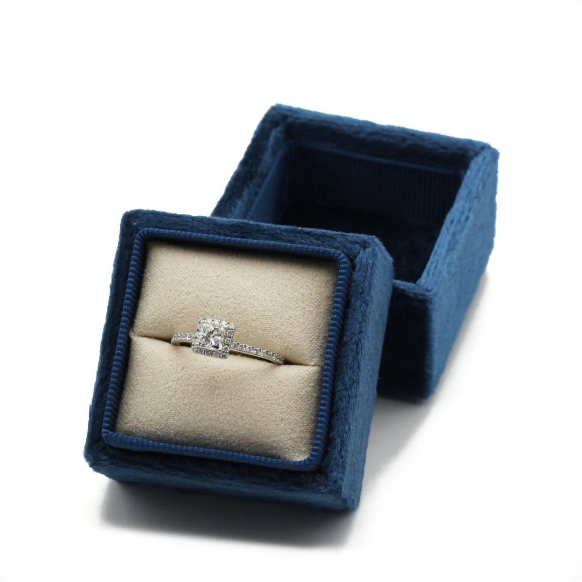 Bague Solitaire en or blanc et diamant - Image 6