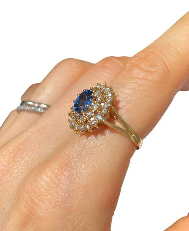 Bague en or jaune 18k saphir et diamants - Image 8