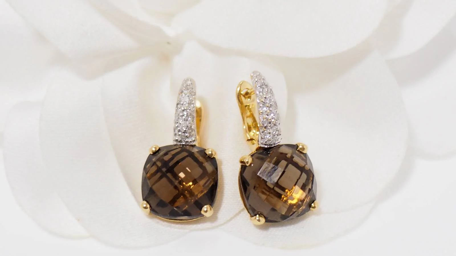 Boucles d'oreilles en or jaune, quartz fumé et diamants