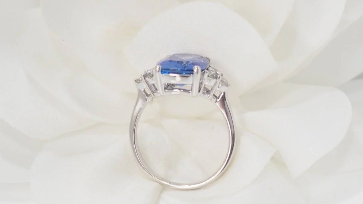 Bague en or blanc Tanzanite et diamants - Image 6