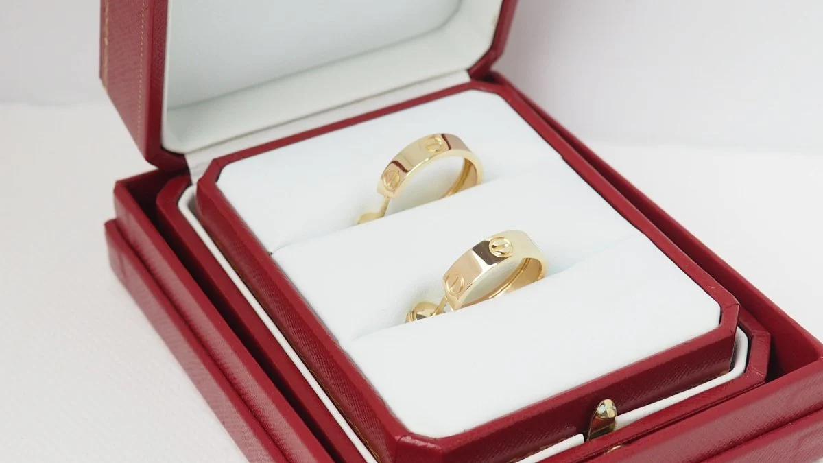 Paire de Boucles d'oreilles CARTIER Love en or jaune - Image 4