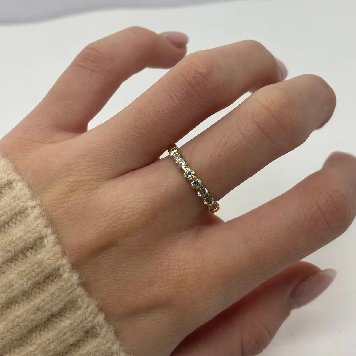 Bague Demi-alliance en or jaune et diamant - Image 2