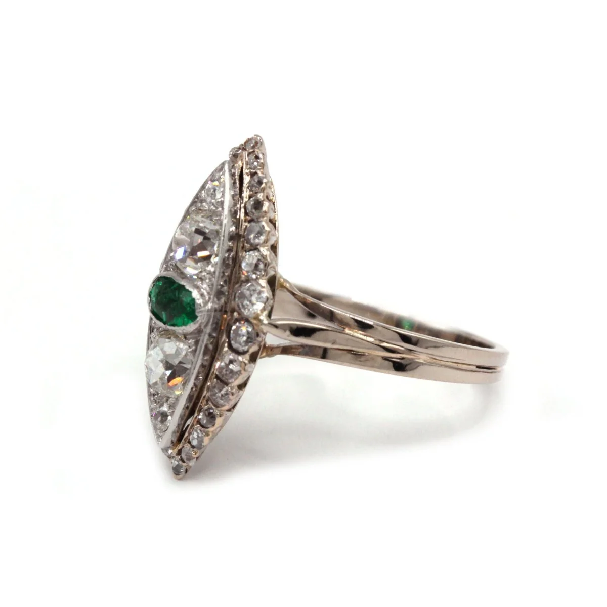 Bague Marquise en or, émeraude et diamants - Image 2