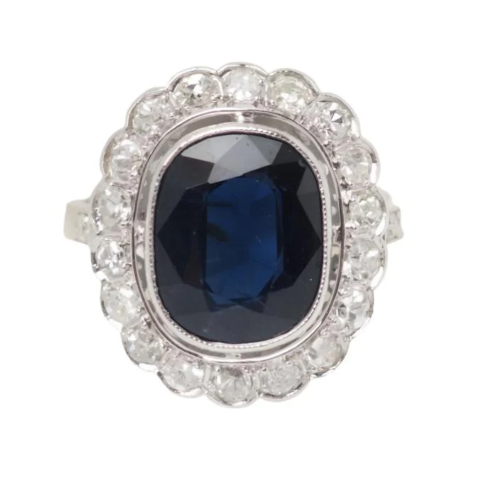 Bague Art Déco en platine, saphir et diamants