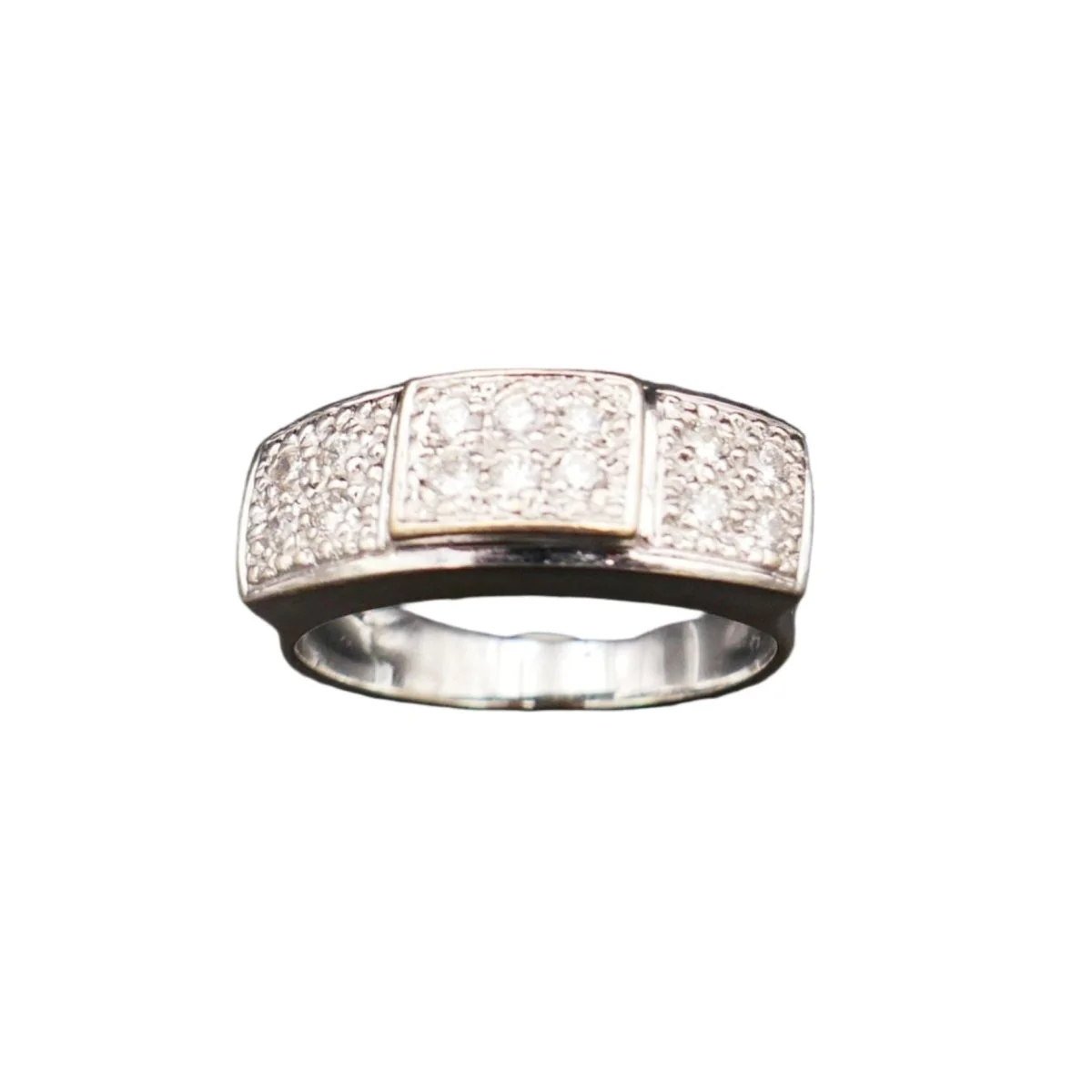Bague Entourage en or blanc et diamants