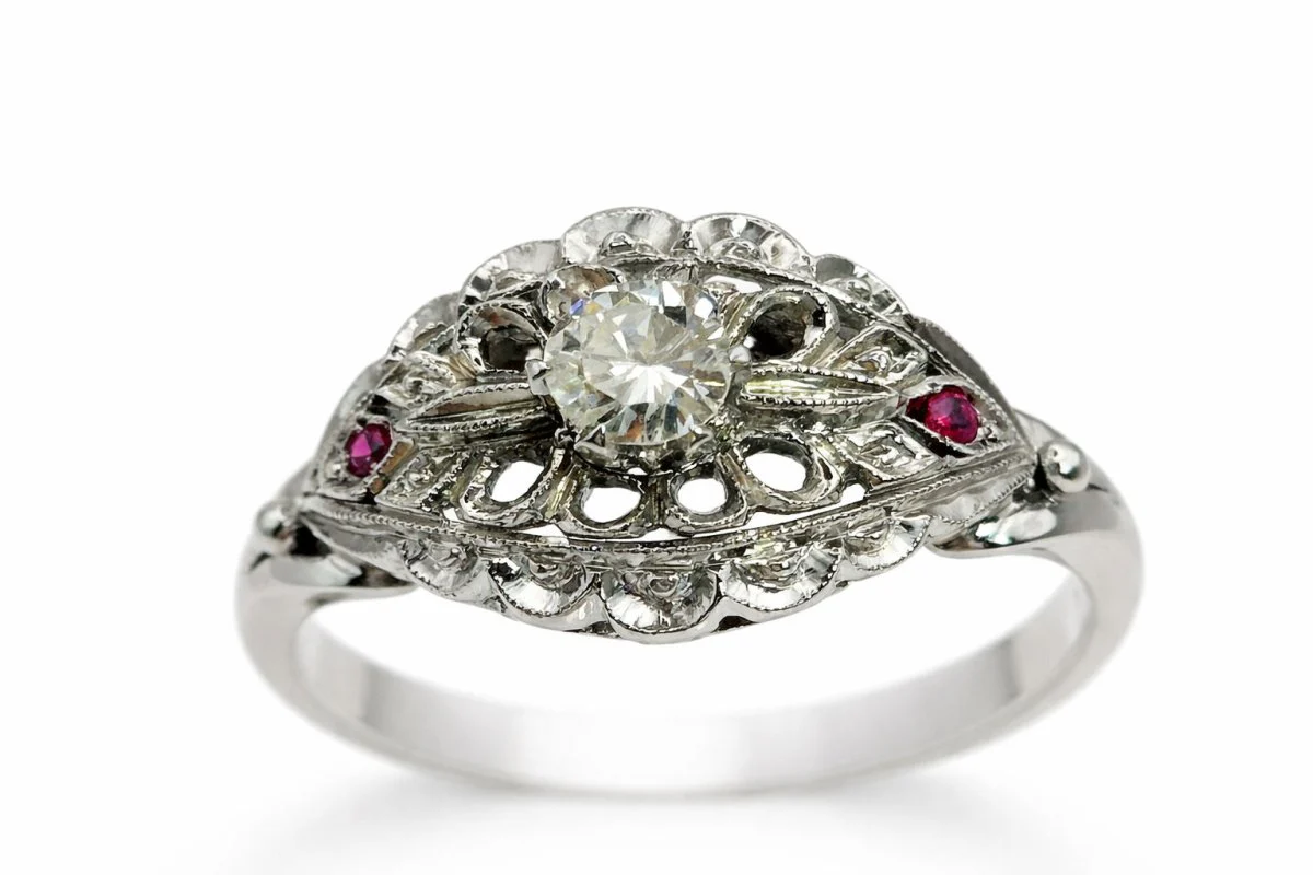 Bague Jarretière art déco en platine et diamants et rubis