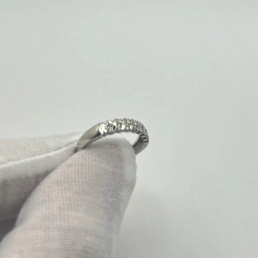 Bague Alliance en or blanc et diamants - Image 4
