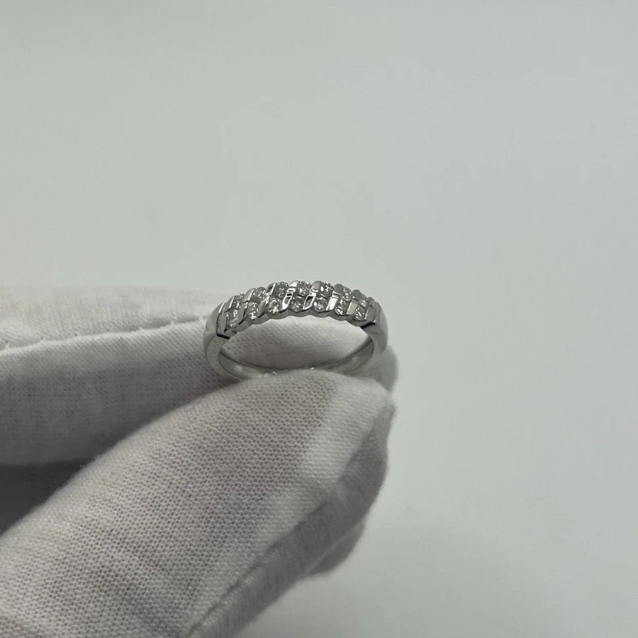 Bague Alliance en or blanc et diamants - Image 5