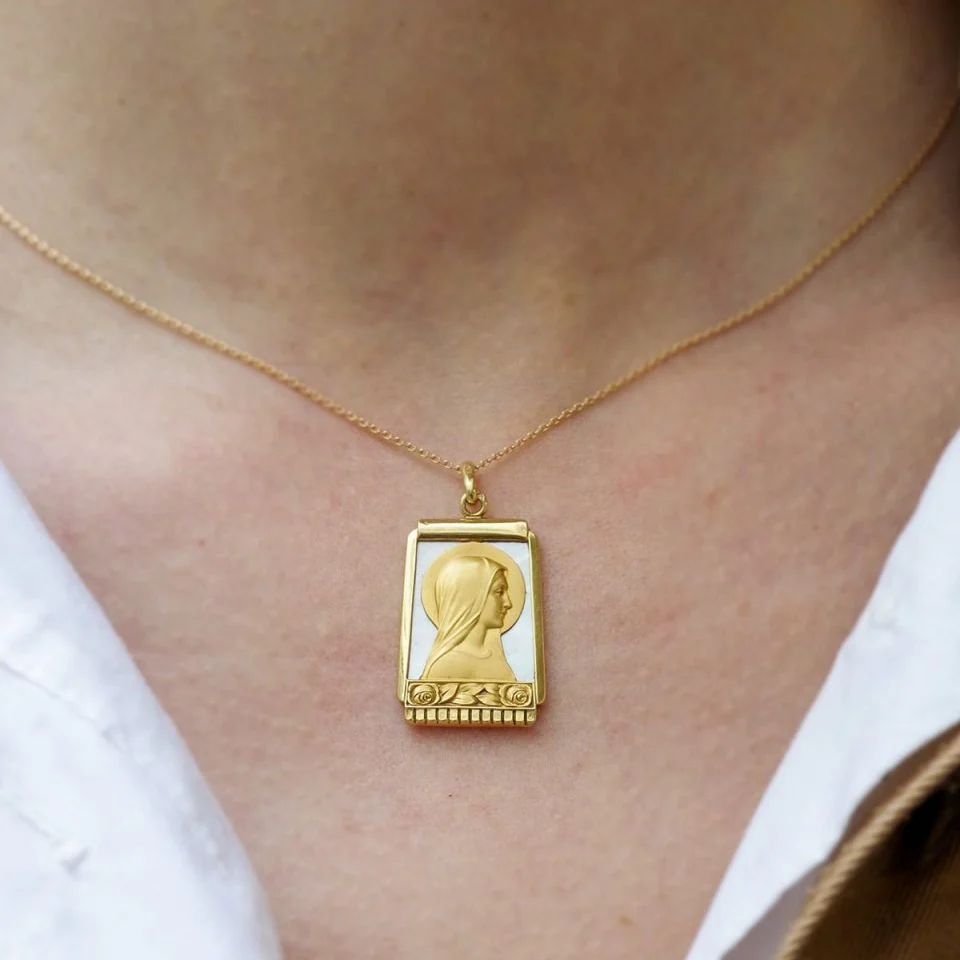 Pendentif en or jaune et nacre - Image 2