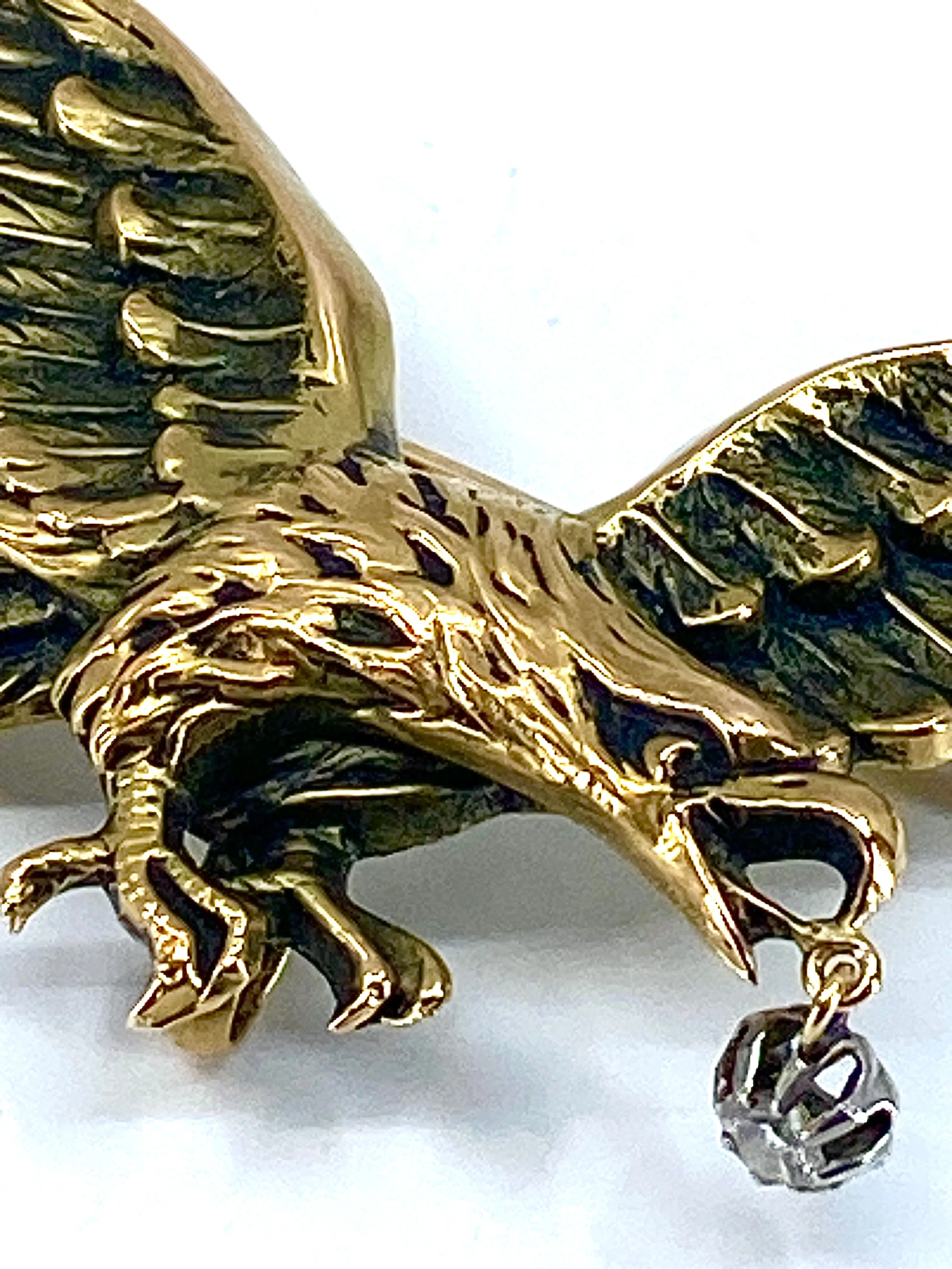 Broche en or 18 carats : aigle tenant un diamant dans son bec, vers 1880 - Image 4